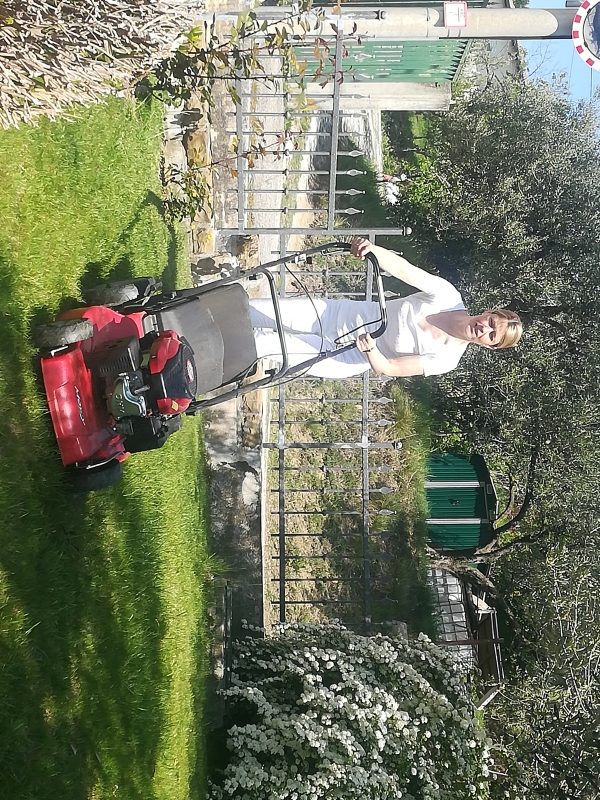 ...bo kosila, pa četudi v belih hlačah.